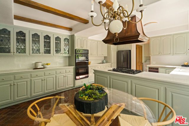 3706 Effingham Place, Los Angeles, CA 90027