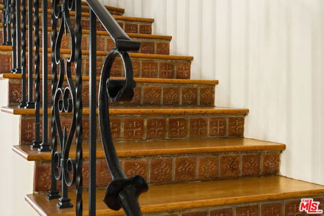 3706 Effingham Place, Los Angeles, CA 90027