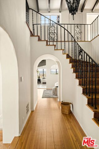 3706 Effingham Place, Los Angeles, CA 90027