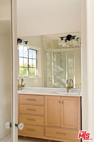 3706 Effingham Place, Los Angeles, CA 90027