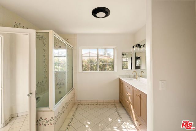 3706 Effingham Place, Los Angeles, CA 90027