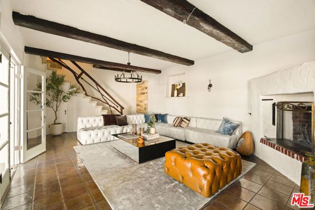 3706 Effingham Place, Los Angeles, CA 90027