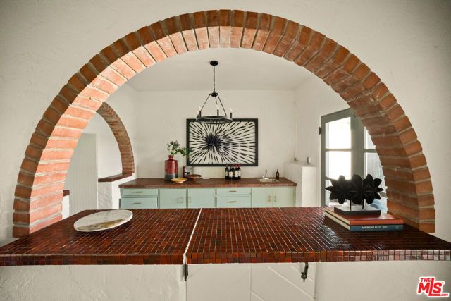 3706 Effingham Place, Los Angeles, CA 90027