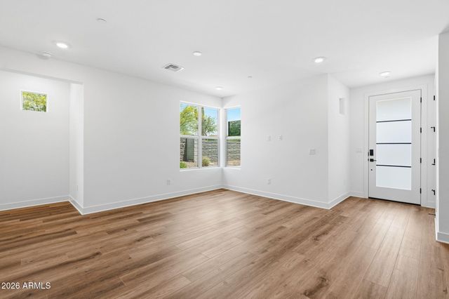 2121 W SONORAN DESERT Drive 158, Phoenix, AZ 85085