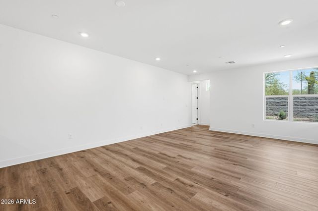 2121 W SONORAN DESERT Drive 158, Phoenix, AZ 85085