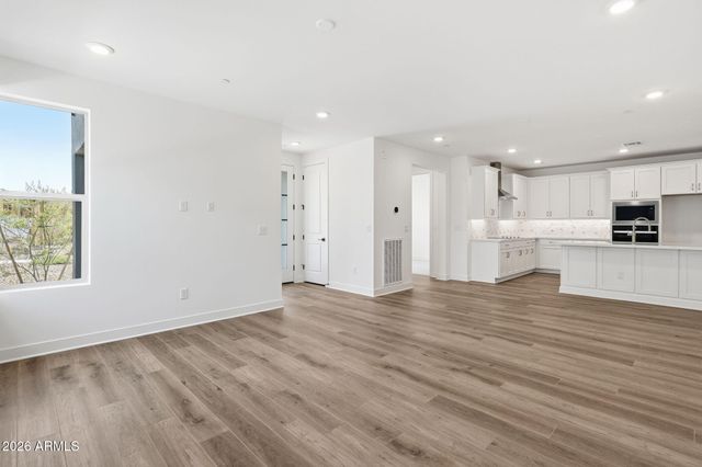 2121 W SONORAN DESERT Drive 158, Phoenix, AZ 85085