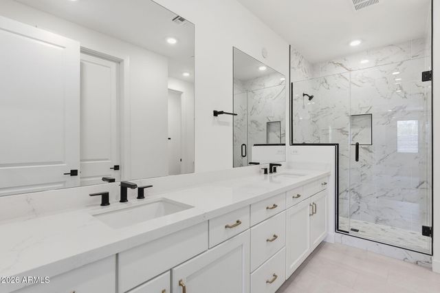 2121 W SONORAN DESERT Drive 158, Phoenix, AZ 85085