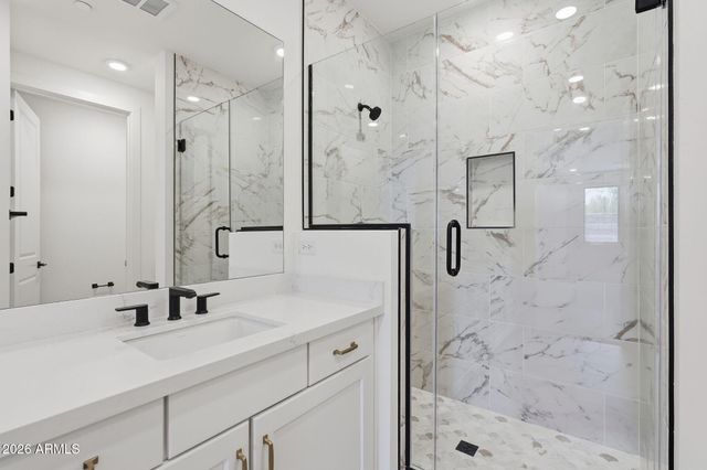 2121 W SONORAN DESERT Drive 158, Phoenix, AZ 85085