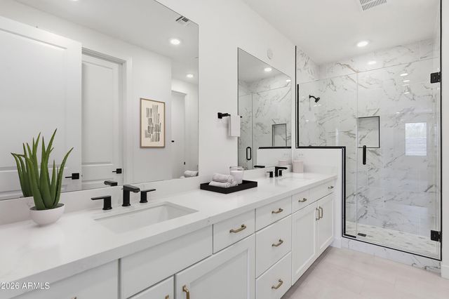 2121 W SONORAN DESERT Drive 158, Phoenix, AZ 85085