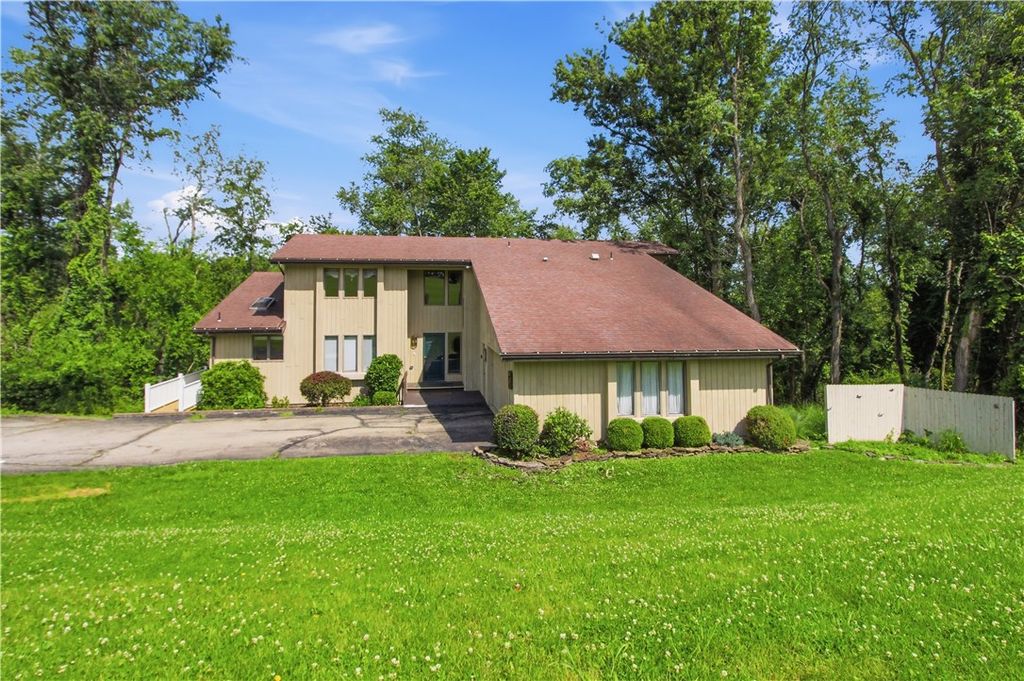 111 Balboa Drive, Monongahela, PA 15063