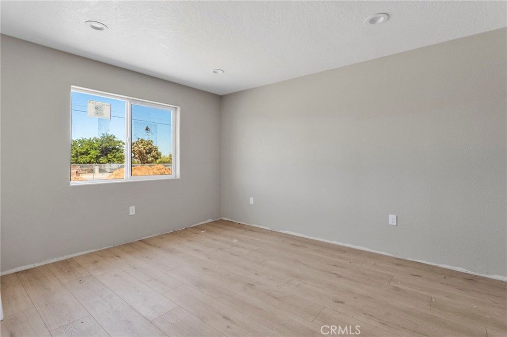 Image 11 of property listing at 15025 Olive St, Hesperia, CA 92345