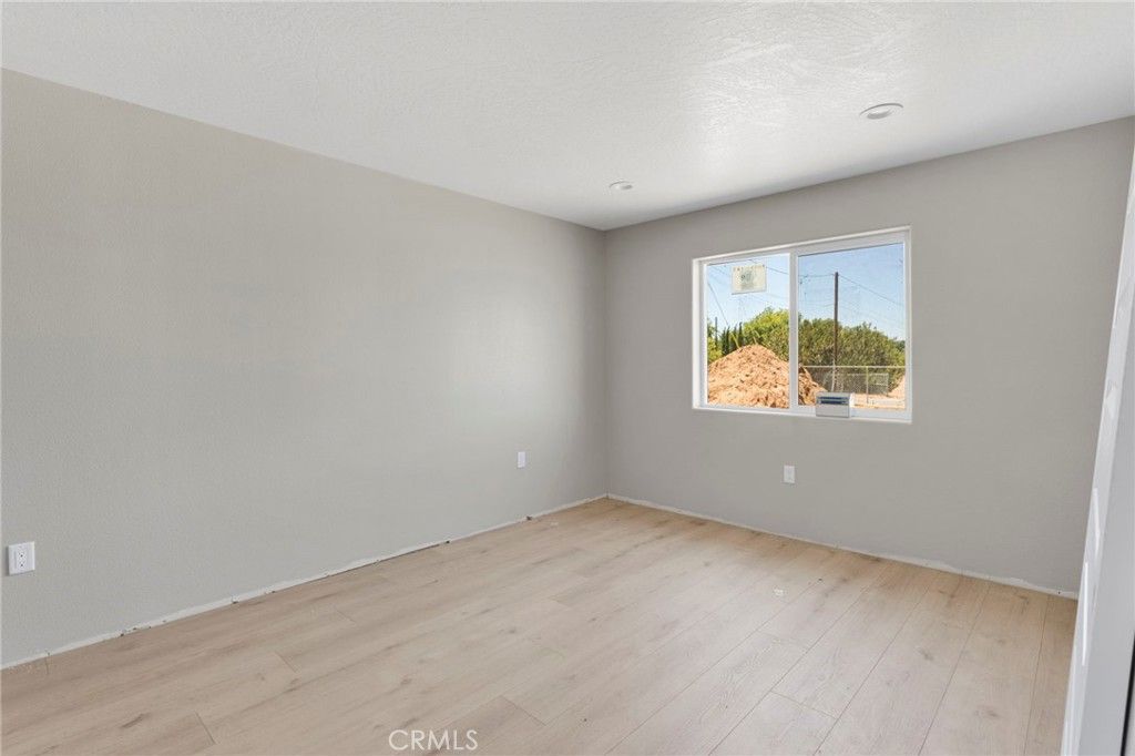 Image 13 of property listing at 15025 Olive St, Hesperia, CA 92345