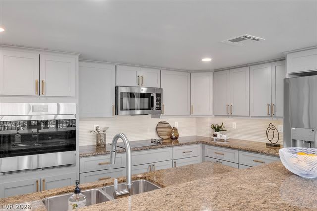 3111 Bel Air Drive 18B, Las Vegas, NV 89109