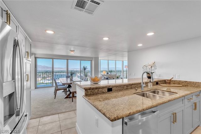 3111 Bel Air Drive 18B, Las Vegas, NV 89109