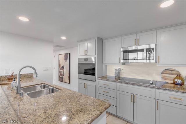 3111 Bel Air Drive 18B, Las Vegas, NV 89109