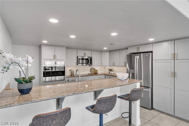 3111 Bel Air Drive 18B, Las Vegas, NV 89109