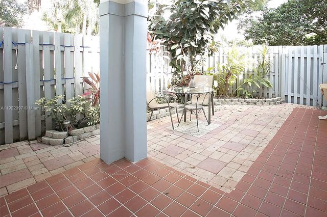 1361 Cottonwood Cir, Weston, FL 33326