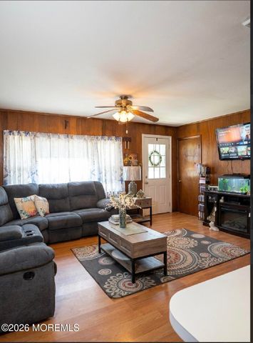 194 Brennan Concourse, Bayville, NJ 08721