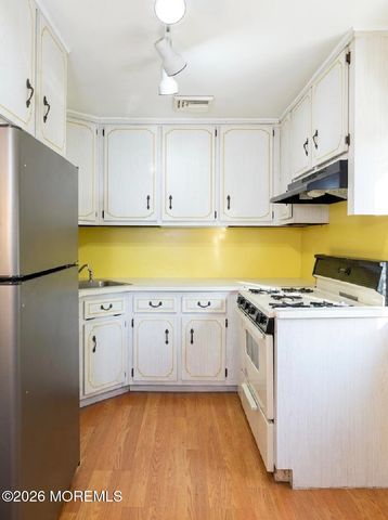 194 Brennan Concourse, Bayville, NJ 08721