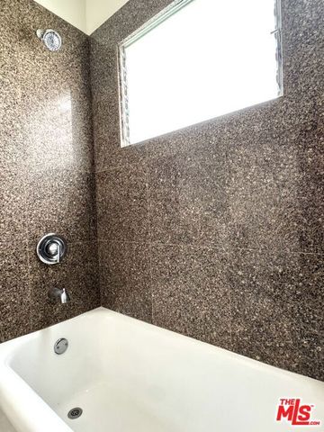 121 N Swall Drive 4, Beverly Hills, CA 90211