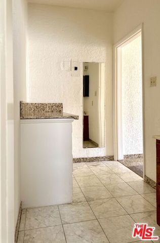 121 N Swall Drive 4, Beverly Hills, CA 90211