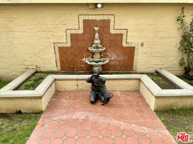121 N Swall Drive 4, Beverly Hills, CA 90211