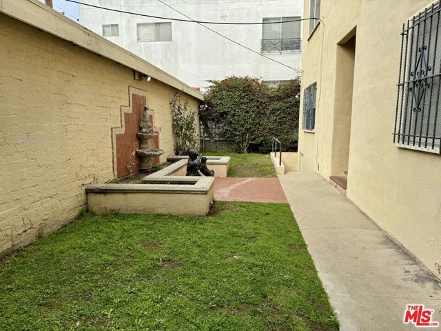 121 N Swall Drive 4, Beverly Hills, CA 90211