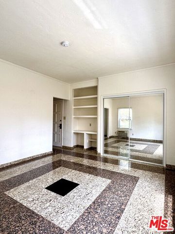 121 N Swall Drive 4, Beverly Hills, CA 90211
