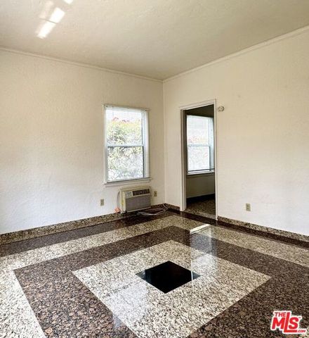 121 N Swall Drive 4, Beverly Hills, CA 90211