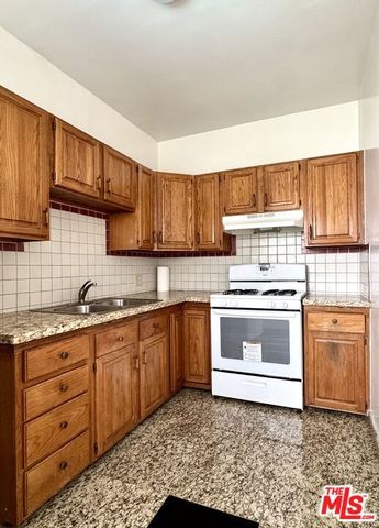 121 N Swall Drive 4, Beverly Hills, CA 90211