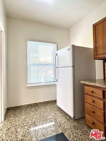 121 N Swall Drive 4, Beverly Hills, CA 90211