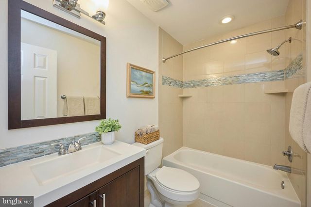 5631 FORT CORLORAN DR, Burke, VA 22015