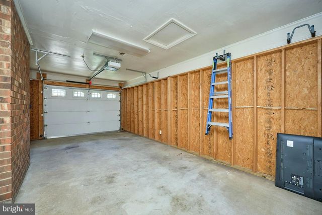 5631 FORT CORLORAN DR, Burke, VA 22015