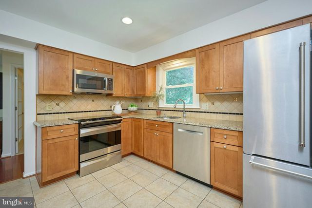 5631 FORT CORLORAN DR, Burke, VA 22015