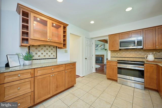 5631 FORT CORLORAN DR, Burke, VA 22015