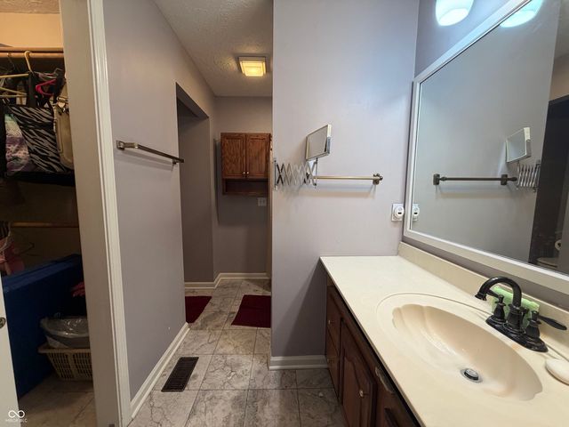 159 President Trail E, Indianapolis, IN 46229