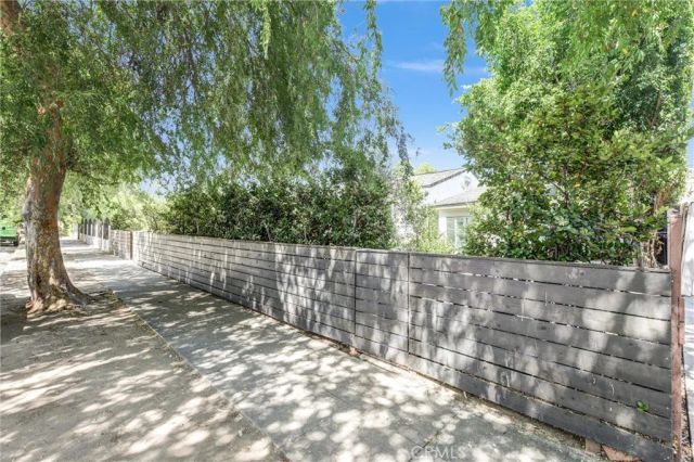 6512 Coldwater Canyon Avenue, Valley Glen, CA 91606