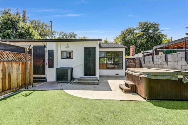6512 Coldwater Canyon Avenue, Valley Glen, CA 91606