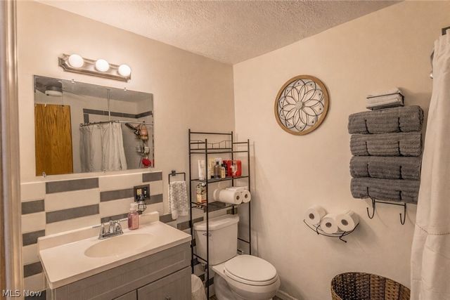 814 W 4th Street, Williamstown, WV 26187