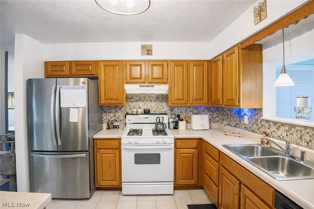 814 W 4th Street, Williamstown, WV 26187