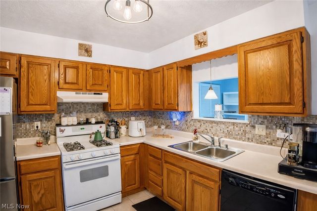 814 W 4th Street, Williamstown, WV 26187