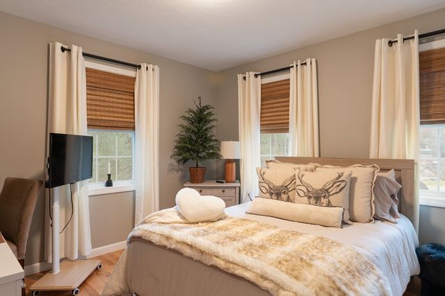 1 Leno Rd, Holland, MA 01521