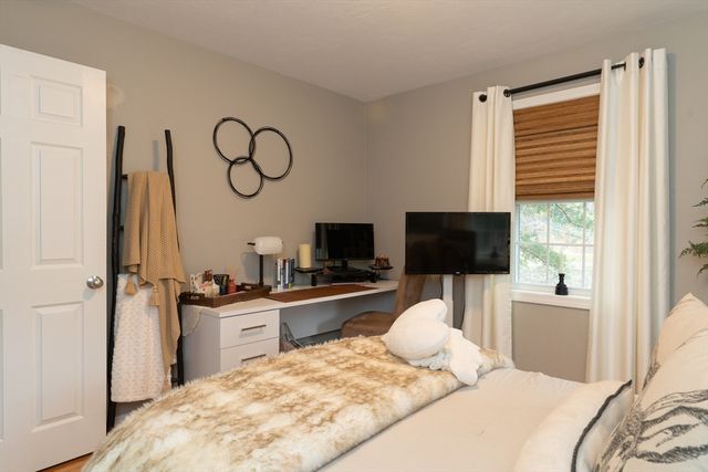 1 Leno Rd, Holland, MA 01521