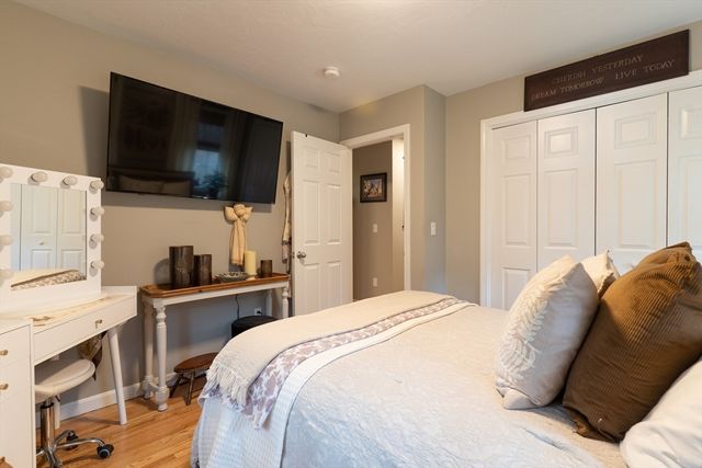 1 Leno Rd, Holland, MA 01521