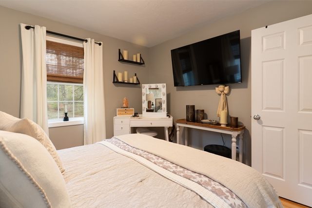 1 Leno Rd, Holland, MA 01521