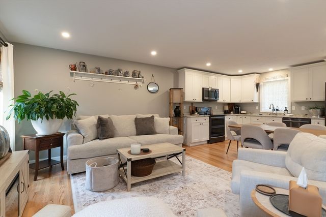 1 Leno Rd, Holland, MA 01521