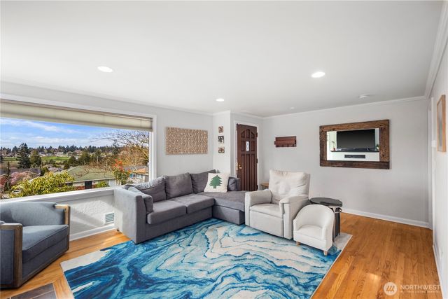 8628 20th Avenue SW, Seattle, WA 98106