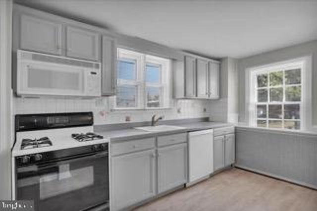 34 W BROAD ST, Burlington, NJ 08016