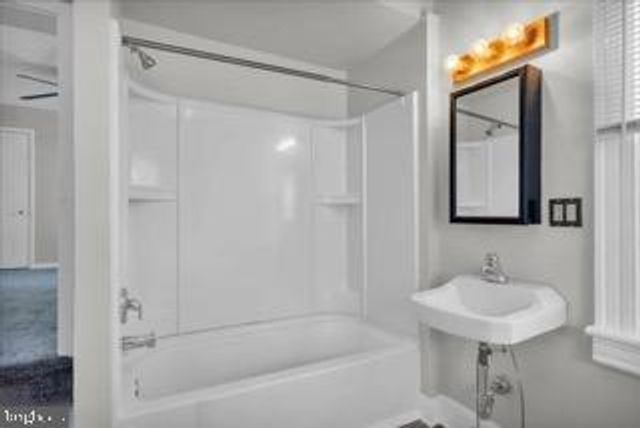 34 W BROAD ST, Burlington, NJ 08016