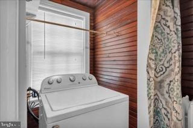 34 W BROAD ST, Burlington, NJ 08016